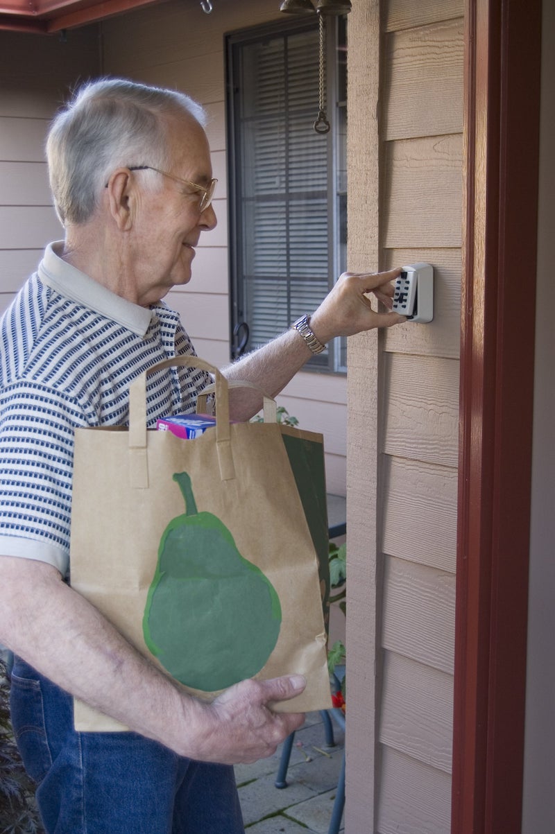Kidde AccessPoint 001413 KeySafe Original Slimline Push Button Combination Permanent Key Lock Box, 2-Key, White - Image 2